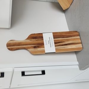 Sur la table paddle charcuterie board